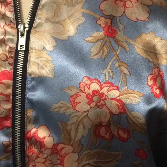 🚫SOLD🚫NWT Forever 21 Blue Floral Bomber Sz S - Picture 2 of 4